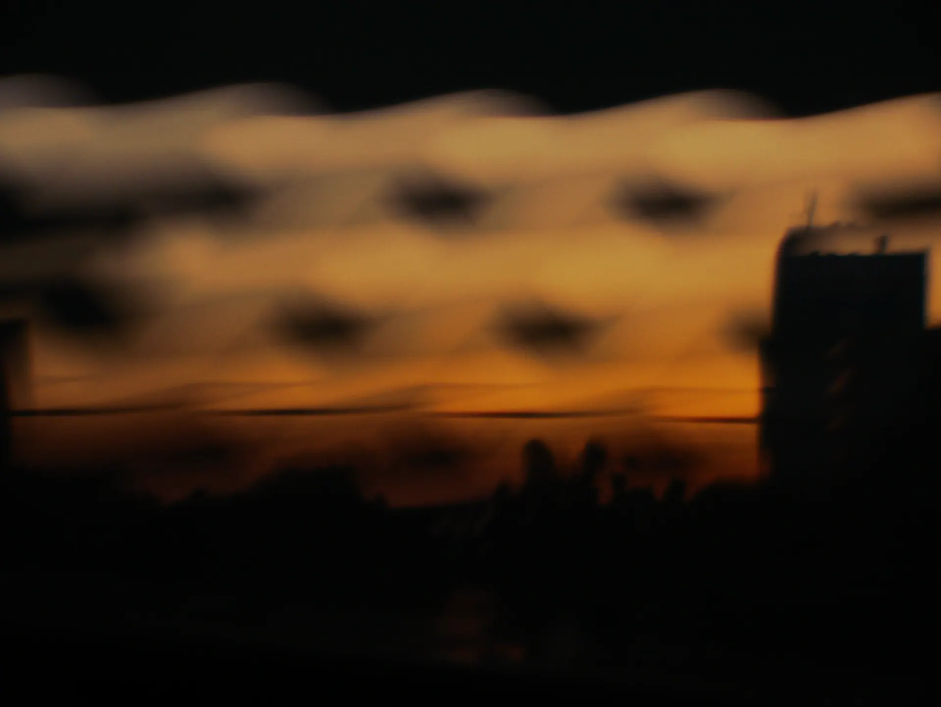 Image 1 sur 16 — Sroka — Distance.s